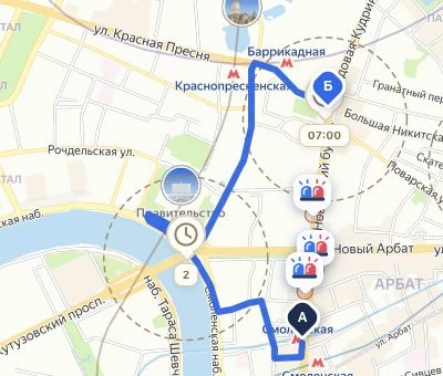 Настоящий экран: синий объезд между точками А и Б, экипажи ДПС и исторические часы рядом